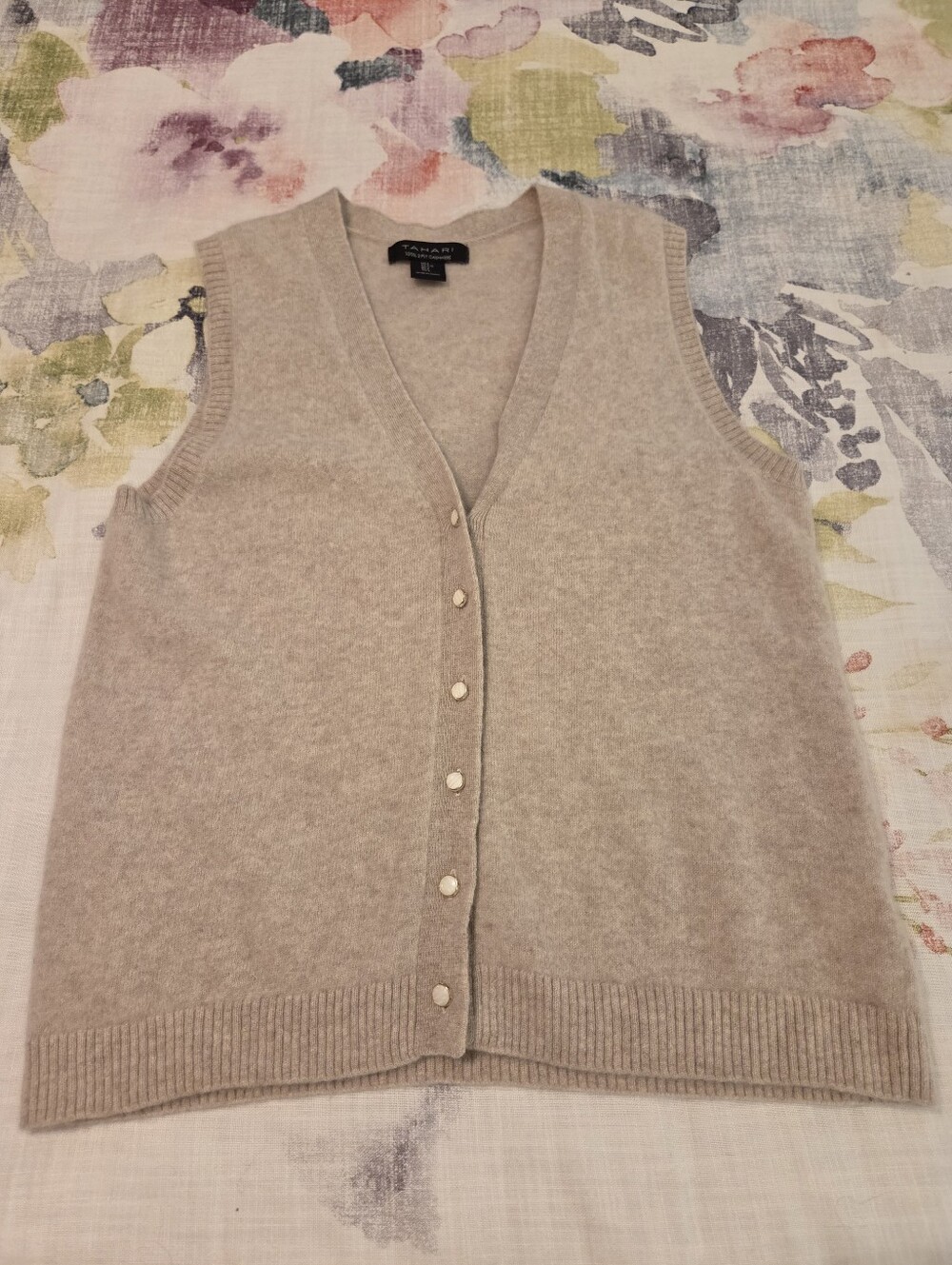 TAHARI Oatmeal 100% 2- Ply Cashmere Button Front Preppy Sweater Vestβ Women's L - Picture 7 of 12